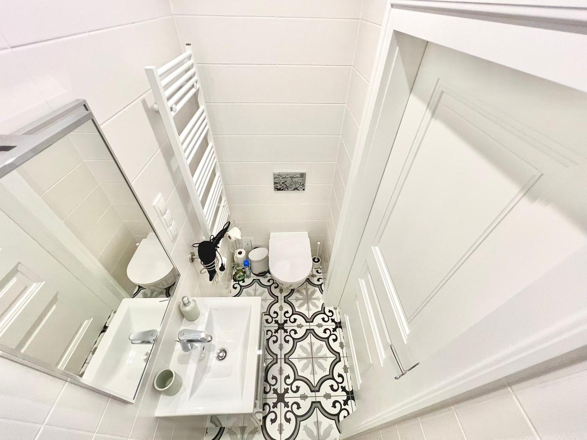 Boutique Newly Renovated Apartment *